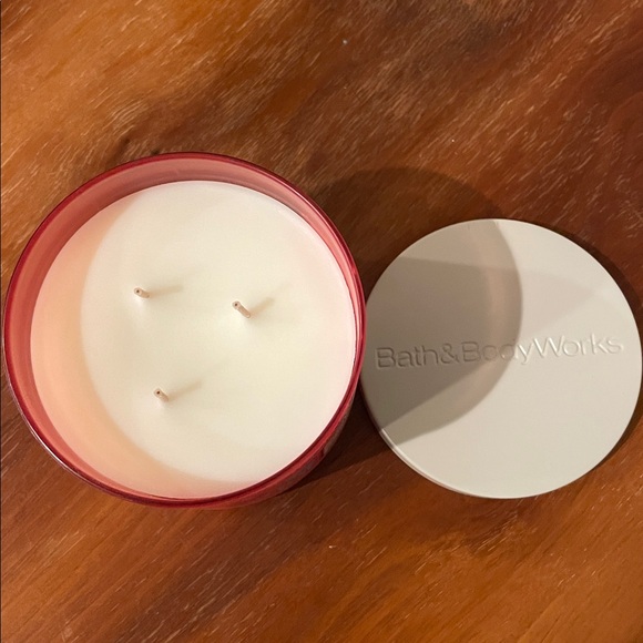 ***Relisting Soon*** BBW Iced Dragonfruit Tea 3 Wick Candle - Picture 2 of 4